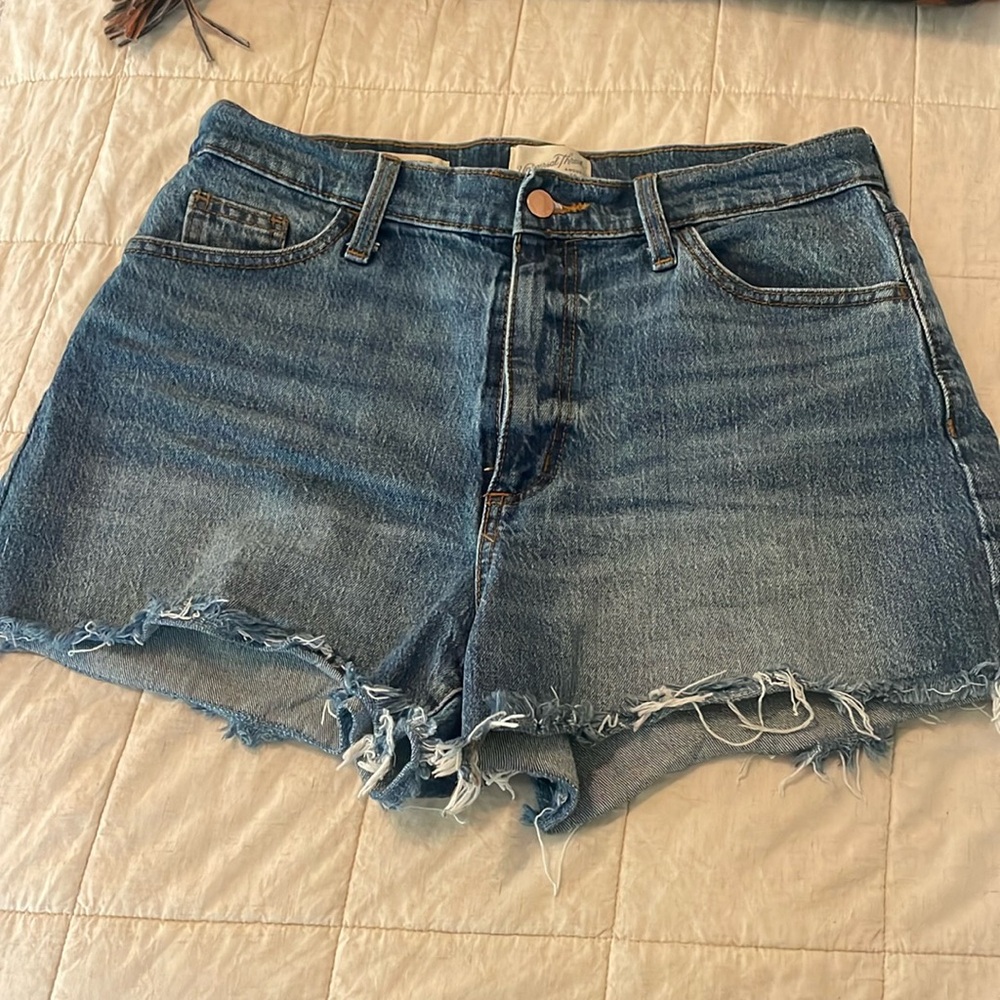 Universal Thread high rise jeans shorts. Size 8.